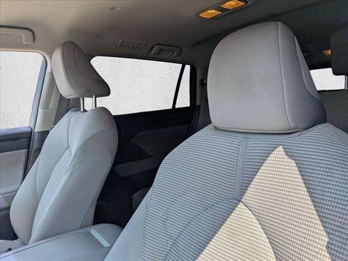 Used 2023 Toyota Highlander LE FWD image 14