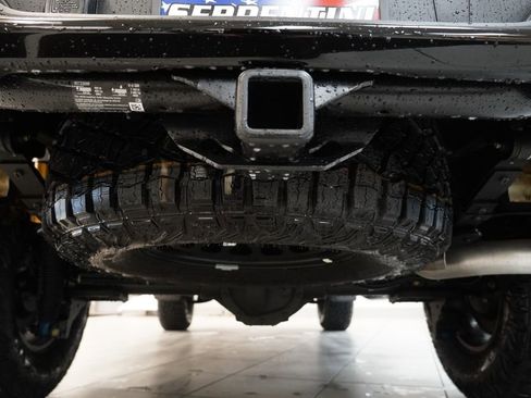 Used 2025 Chevrolet Colorado ZR2 w/ Technology Package AWD/4WD image 12