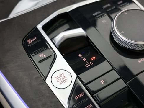 Used 2023 BMW X7 xDrive40i w/ M Sport Package image 31