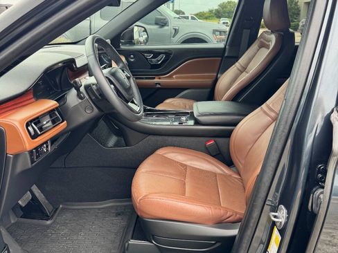 Used 2023 Lincoln Aviator Reserve w/ Equipment Group 201A RWD image 4