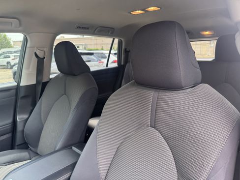 Used 2023 Toyota Highlander LE AWD/4WD image 22