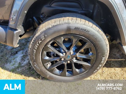 Used 2025 Jeep Wrangler Unlimited Sahara image 15