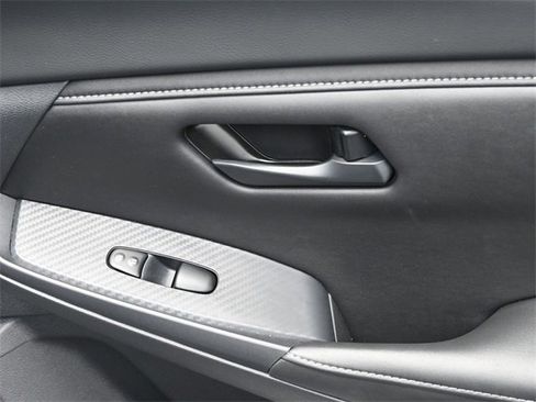 Used 2025 Nissan Sentra S image 33