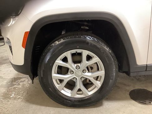 Certified 2023 Jeep Grand Cherokee Limited AWD/4WD image 10