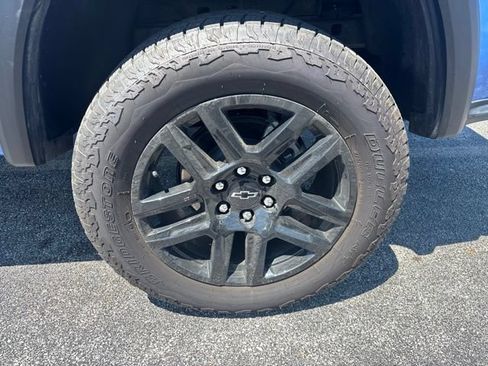 Used 2025 Chevrolet Colorado Trail Boss w/ Midnight Edition AWD/4WD image 6