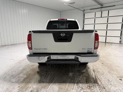 Used 2018 Nissan Frontier SV image 5