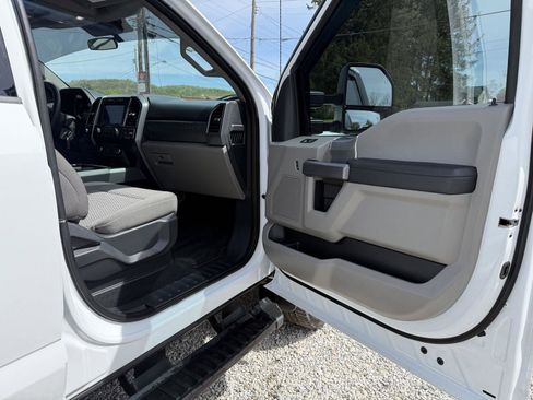 Used 2022 Ford F250 XLT w/ Black Appearance Package AWD/4WD image 12