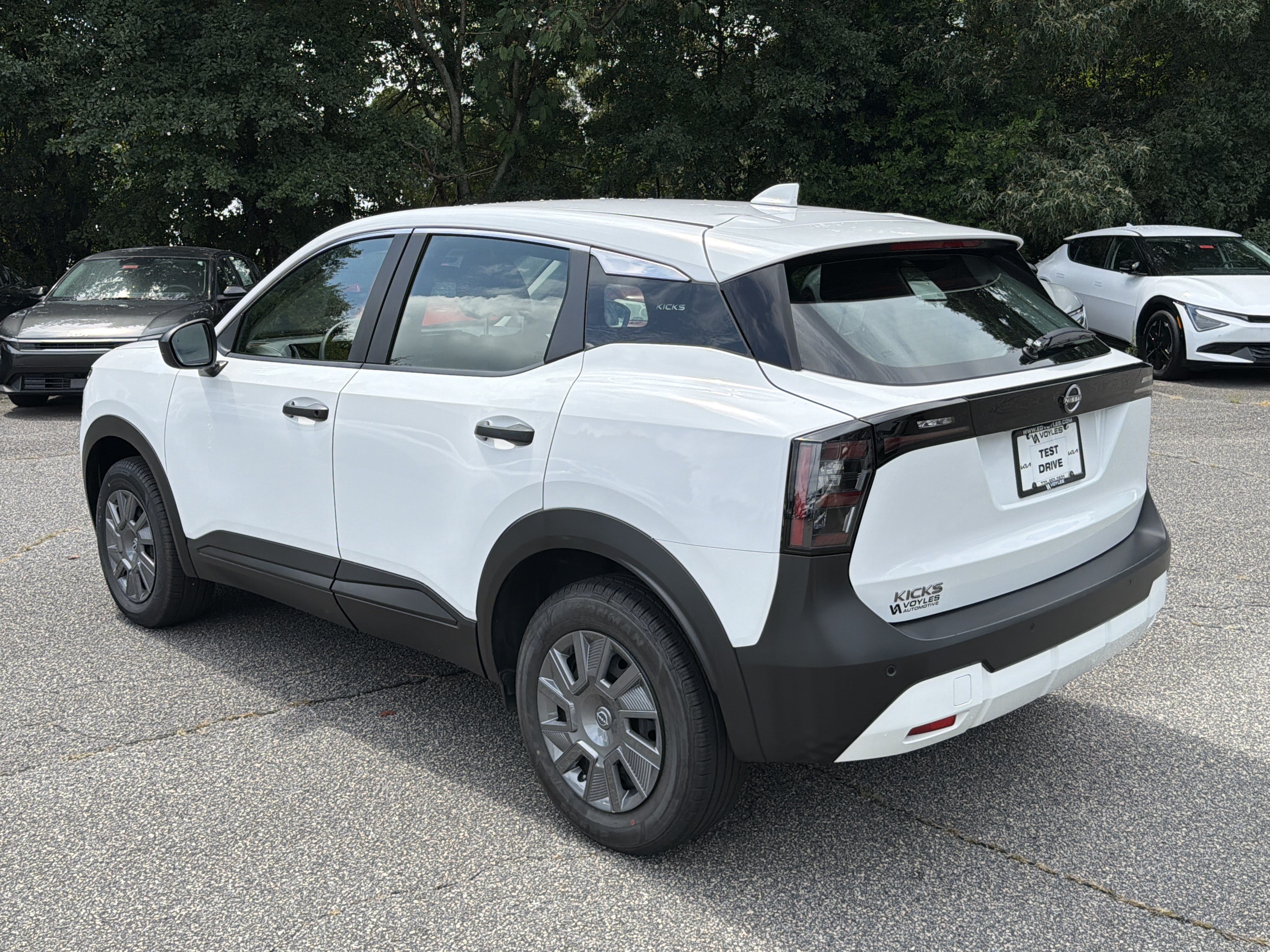 Used 2025 Nissan Kicks S FWD image 5