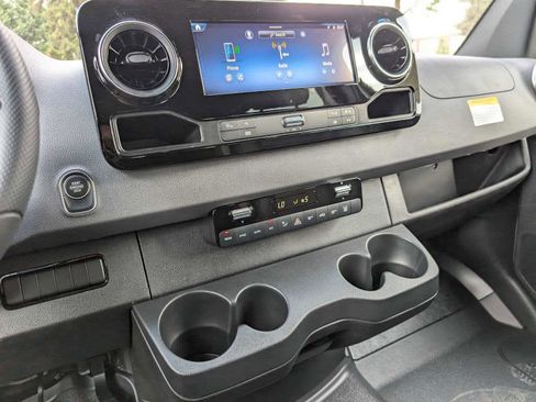 New 2025 Mercedes-Benz Sprinter 2500 image 28