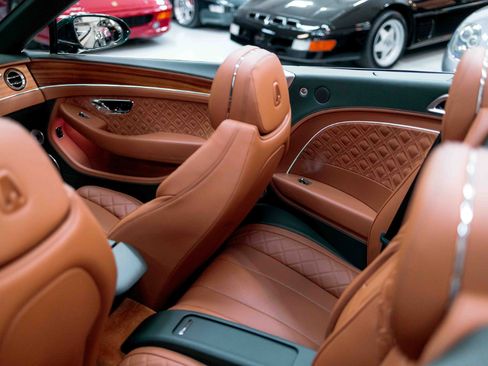 Used 2022 Bentley Continental GT V8 image 84