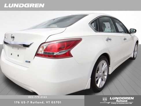 Used 2013 Nissan Altima 2.5 SL w/ Technology Pkg FWD image 3