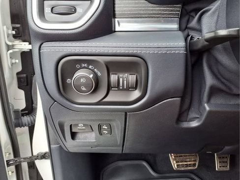 Used 2022 RAM 1500 Limited AWD/4WD image 23
