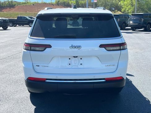 Used 2023 Jeep Grand Cherokee L Limited w/ Luxury Tech Group II image 4