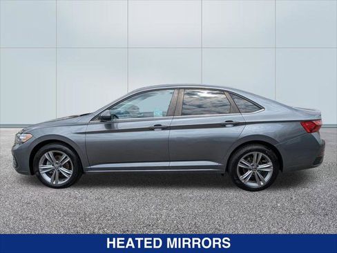 Certified 2022 Volkswagen Jetta SE w/ Panoramic Sunroof Package FWD image 2