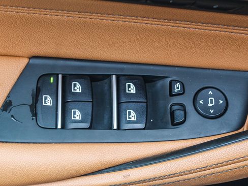 Used 2022 BMW 530e w/ Premium Package image 20