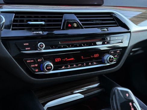 Used 2019 BMW 530i w/ Convenience Package RWD image 26