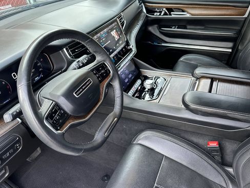 Certified 2024 Jeep Grand Wagoneer L Base image 10