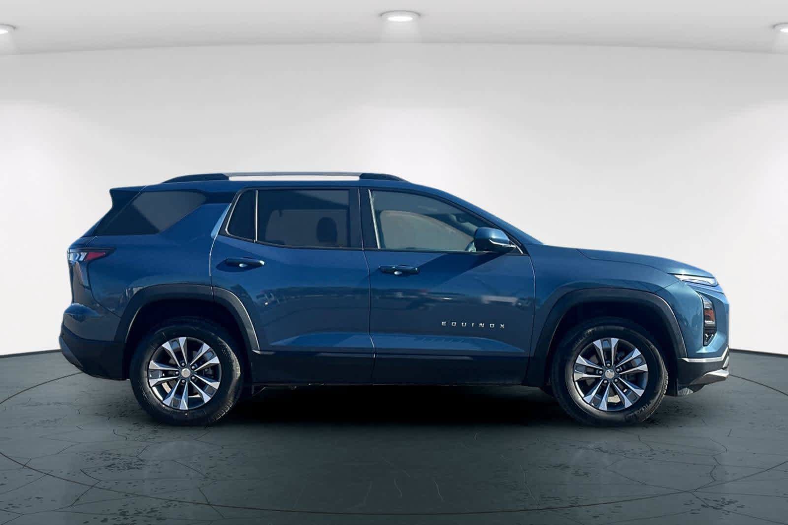 Used 2025 Chevrolet Equinox LT w/ Convenience Package II AWD/4WD image 6