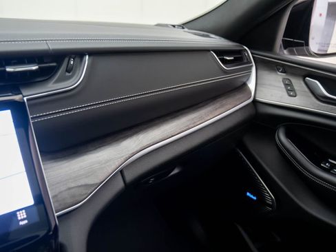 Used 2022 Jeep Grand Cherokee Overland w/ Adv Protech Group III image 33