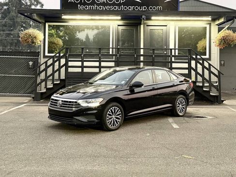 Used 2019 Volkswagen Jetta SE FWD image 2