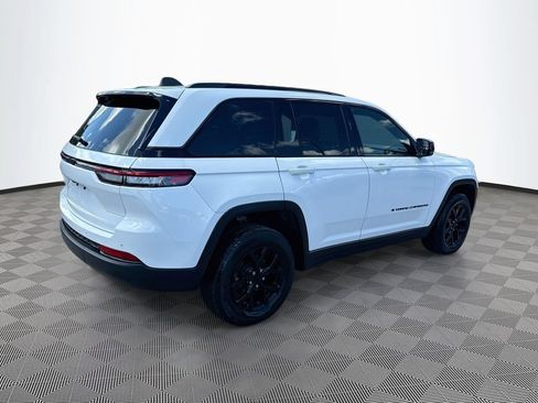 Used 2024 Jeep Grand Cherokee Altitude RWD image 6
