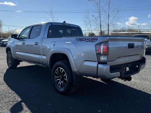 Used 2022 Toyota Tacoma TRD Sport image 9