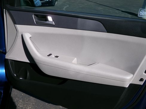 Used 2017 Hyundai Sonata SE w/ Winter Weather Package image 26