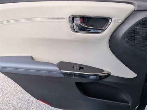 Used 2013 Toyota Avalon XLE image 28