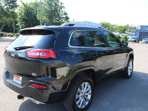 Used 2016 Jeep Cherokee Overland w/ Technology Group AWD/4WD image 7