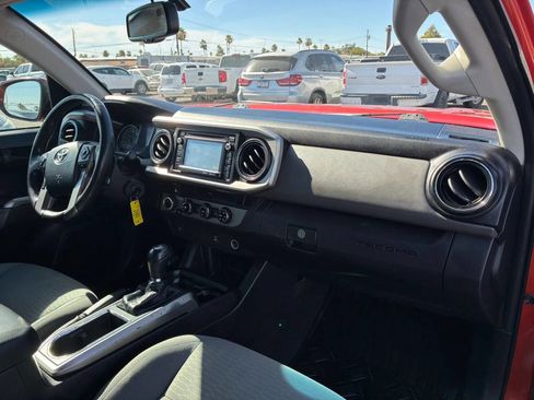 Used 2016 Toyota Tacoma SR5 w/ SR5 Appearance Package (SN) AWD/4WD image 22
