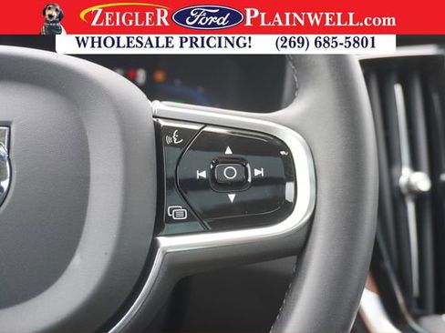 Used 2023 Volvo S60 T8 Plus image 24