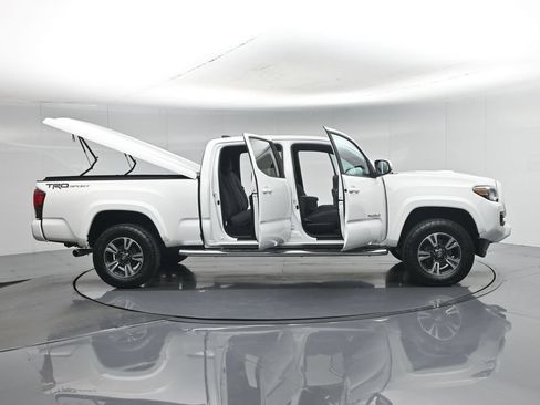 Used 2019 Toyota Tacoma TRD Sport RWD image 5