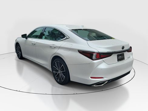 Used 2024 Lexus ES 350 w/ Premium Package FWD image 4