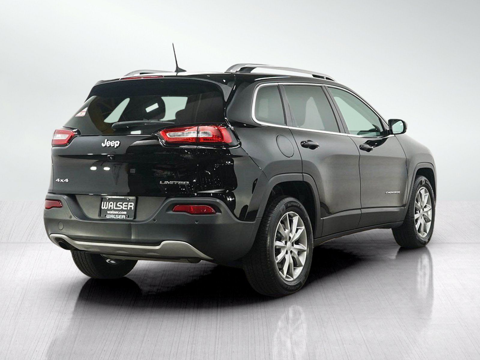 Used 2018 Jeep Cherokee Limited AWD/4WD image 5