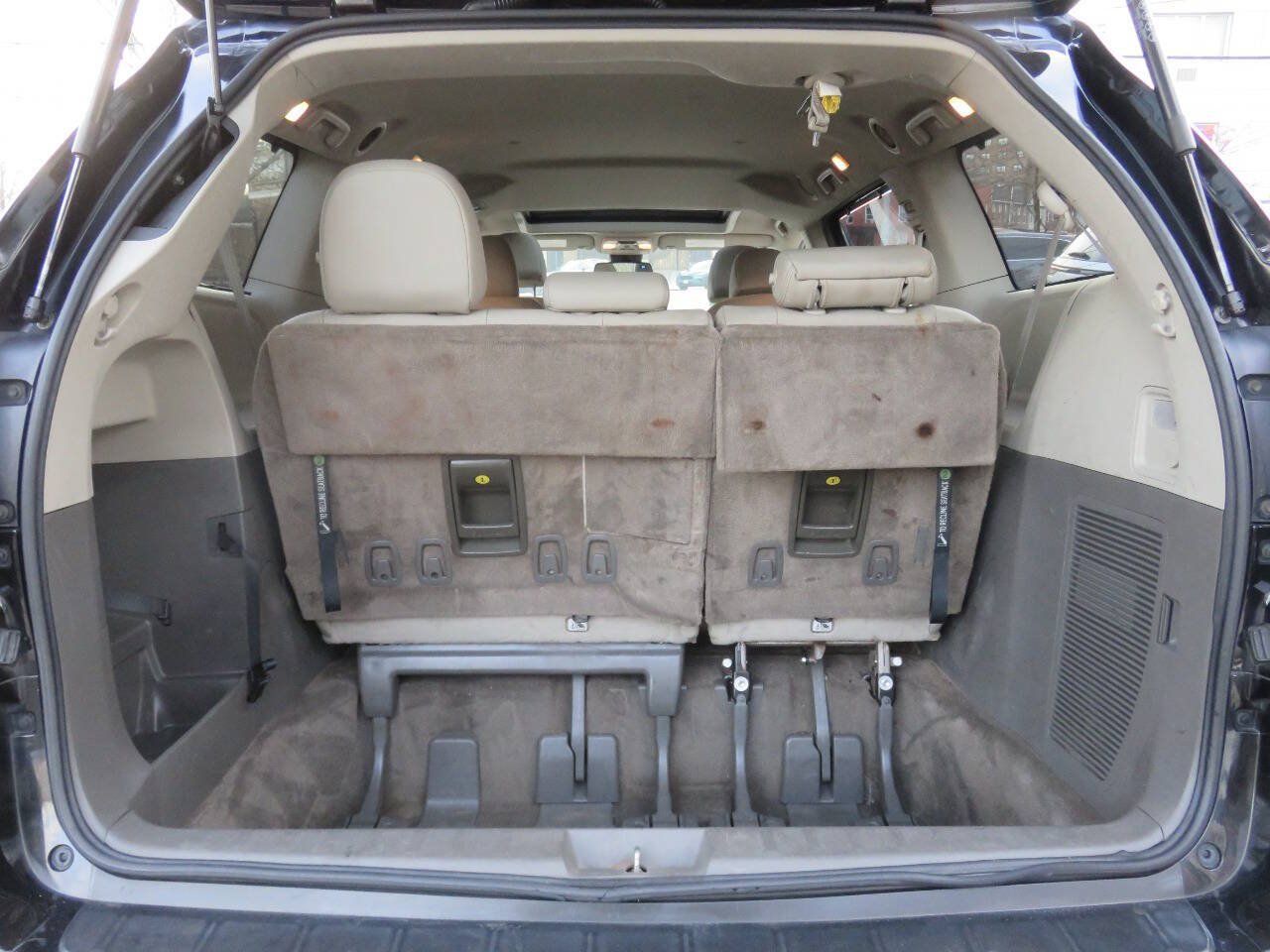 Used 2019 Toyota Sienna XLE FWD image 23