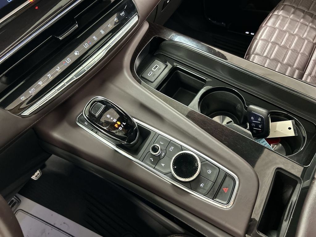 Used 2023 Cadillac Escalade Sport Platinum w/ LPO, ONYX Package AWD/4WD image 18