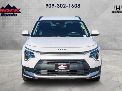Used 2023 Kia Niro EX image 2