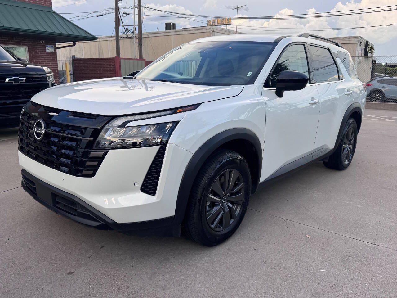 Used 2026 Nissan Pathfinder SV FWD image 6