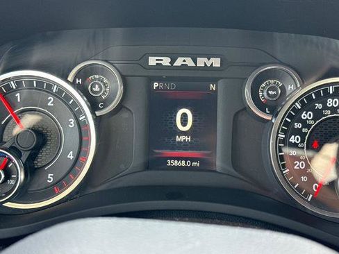 Used 2024 RAM 2500 Big Horn AWD/4WD image 36