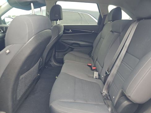 Used 2017 Kia Sorento FWD image 13
