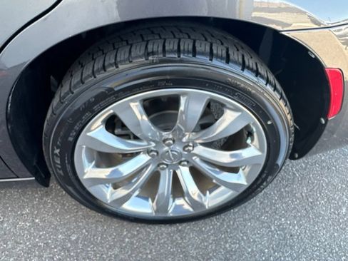 Used 2018 Chrysler 300 Limited w/ Safetytec Plus Group RWD image 14