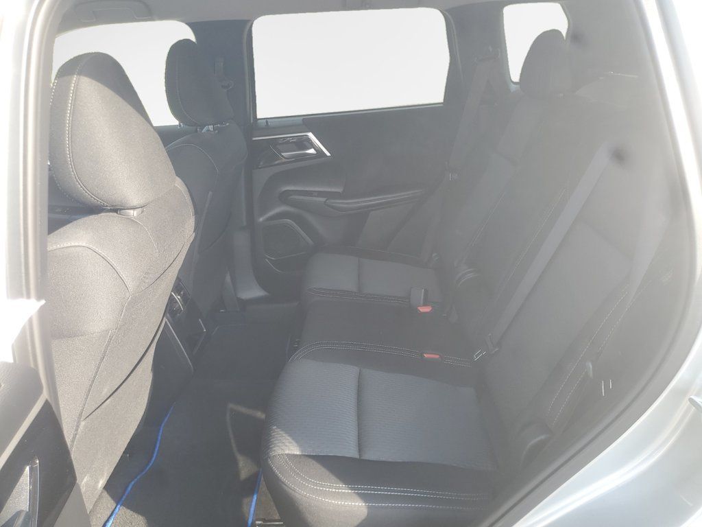 Used 2025 Mitsubishi Outlander ES AWD/4WD image 24