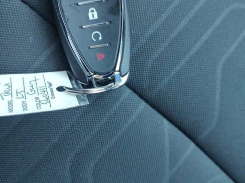 Used 2022 Chevrolet Trax LT w/ LT Convenience Package image 17