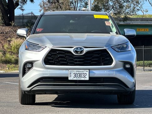 Used 2025 Toyota Highlander LE image 7