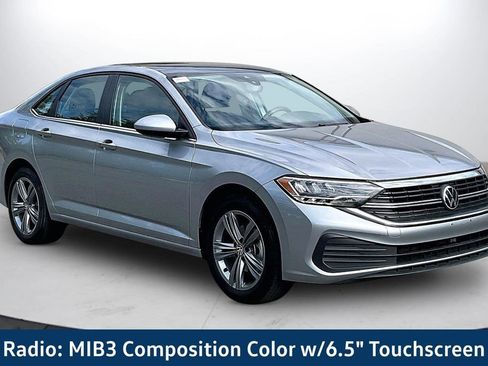 Used 2024 Volkswagen Jetta SE FWD image 2