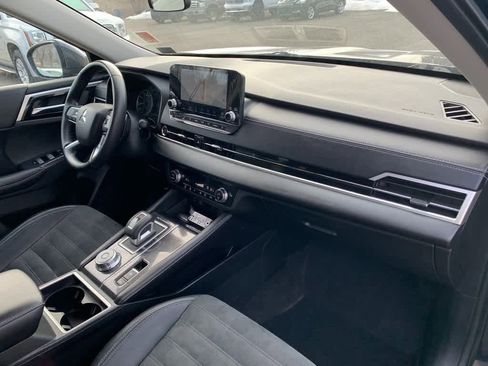Used 2022 Mitsubishi Outlander SE image 12