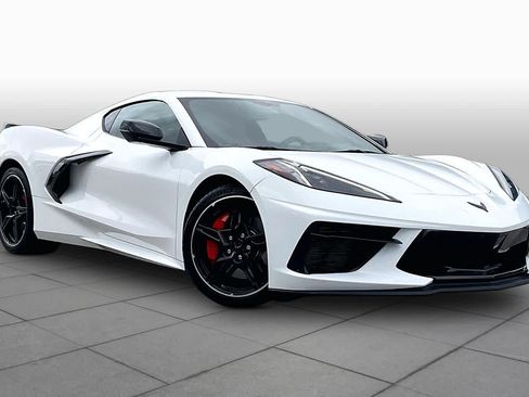 Used 2022 Chevrolet Corvette Stingray Coupe w/ Z51 Performance Package RWD image 3