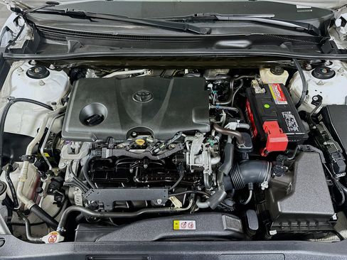 Used 2018 Toyota Camry XLE image 32