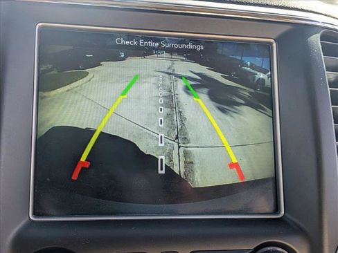 Used 2018 Jeep Grand Cherokee Laredo image 14