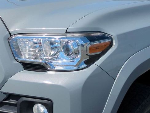 Used 2021 Toyota Tacoma SR5 image 9